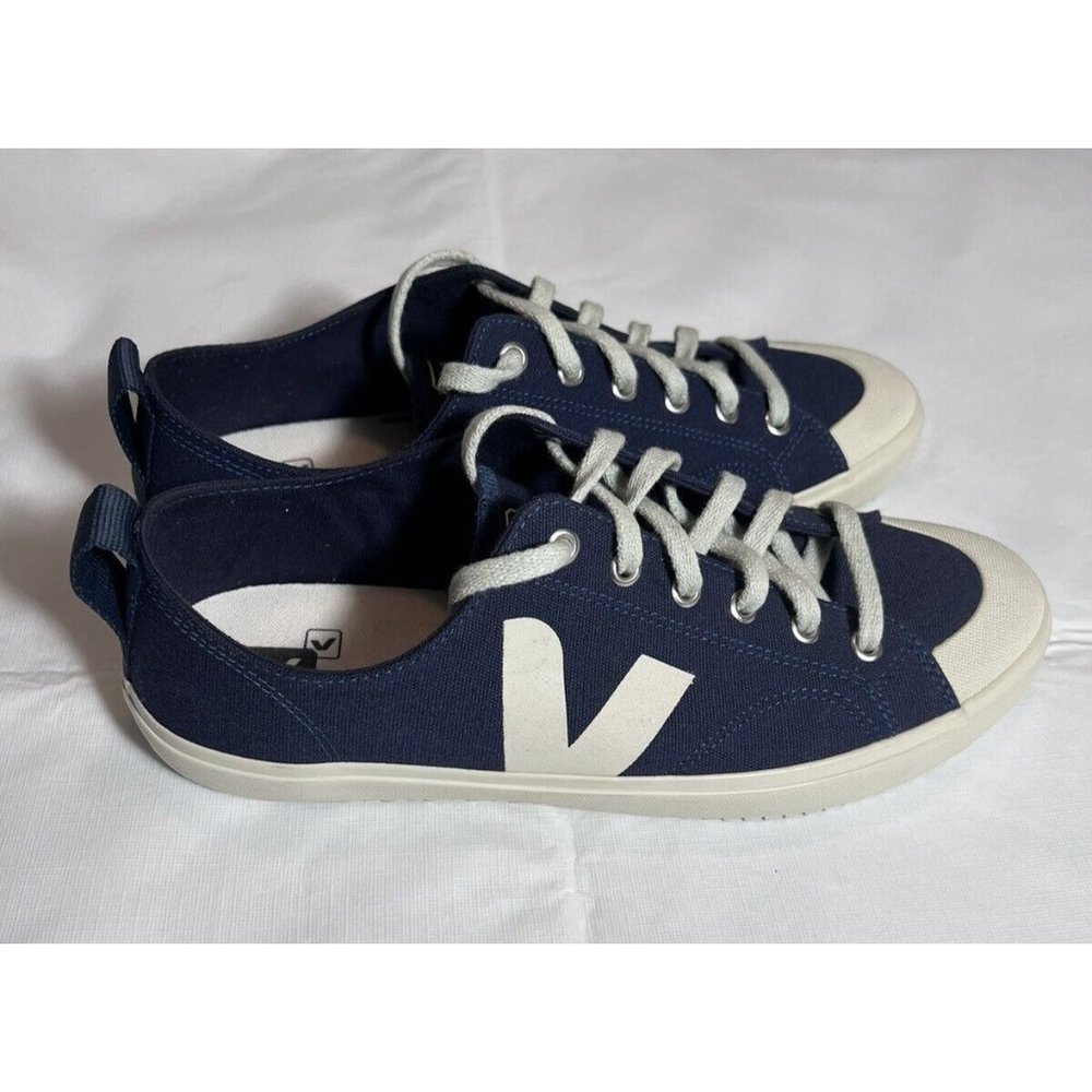 VEJA "Wata II" Low-Top Men's Sneakers Size 10 US / 43 EU / 9 UK/AU New W/O Box